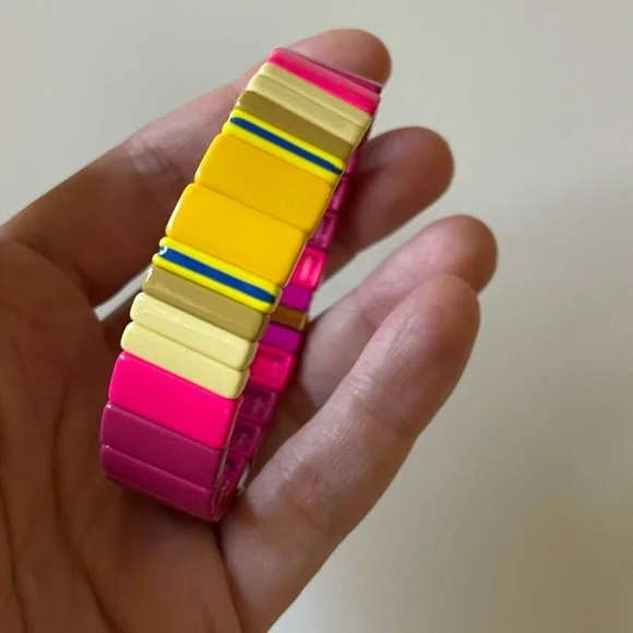 Roxanne Assoulin “The Big Squeeze” bracelet in Passionfruit - Picture 4 of 8